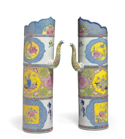 Grande paire de "chapeau de moine" en famille rose - Qing Dynasty Chinese School