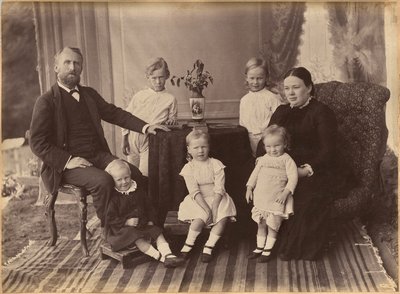 M. Robert Holtz et sa famille (verso) - Raja Deen Dayal