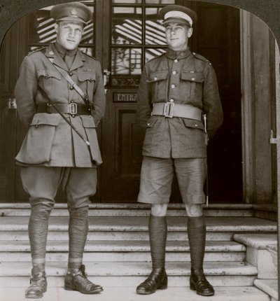 Capitaine MacDougall, DSO, et cadet Mullin, deux VC canadiens, Première Guerre mondiale, 1914-1918 - Realistic Travels Publishers