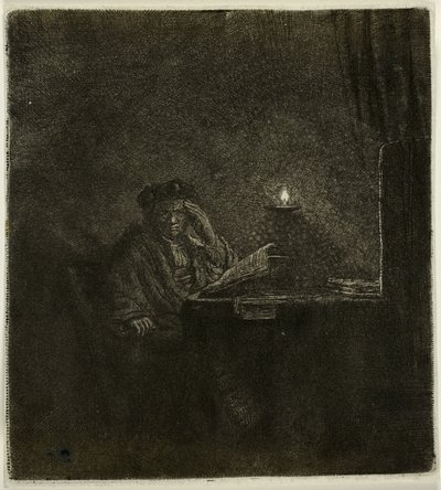 Étudiant à une table à la lumière d