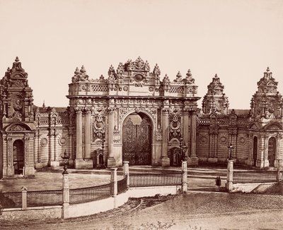 Porte impériale du palais de Dolmabahçe - Robertson and Beato