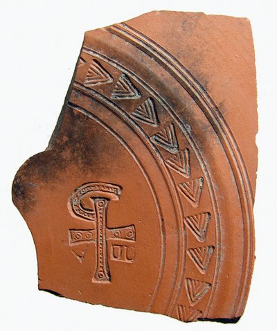 Fragment de poterie avec une combinaison de lettres formant une abréviation pour le nom de Jésus-Christ, Afrique du Nord, c.4ème siècle apr. J.-C. - Roman