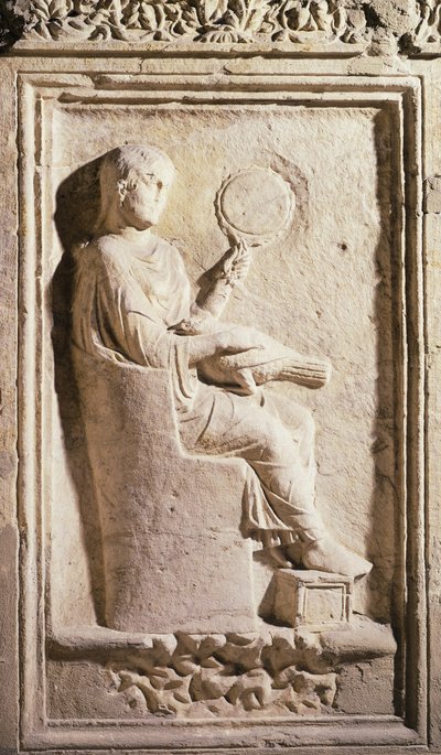 Relief représentant une dame romaine avec un miroir - Roman