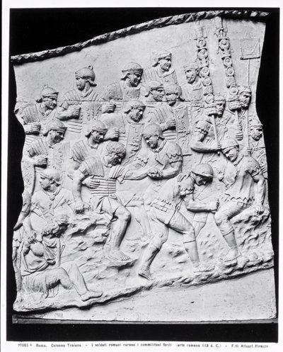 Soldats romains soignant les blessés, moulage de la colonne Trajane, 113 après J.-C. - Roman