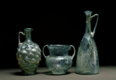 Art romain : bouteilles et cruche en verre. 1er et 2ème siècle après J.-C. Museo Nacional de Arte Romano Madrid - Roman