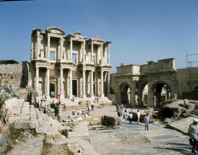 Vue de la bibliothèque de Celsus, construite en 117. (détail) - Roman