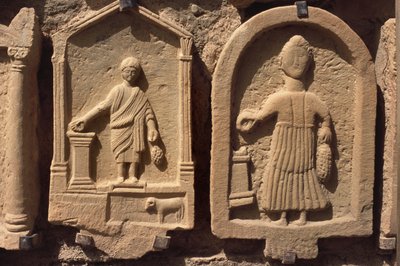 Stèles représentant des figures humaines - Roman Republican Period