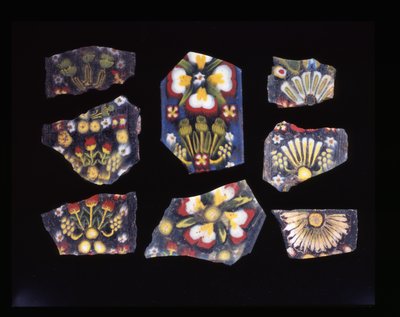 Huit fragments floraux de plaques architecturales, technique de la mosaïque de verre, c.1er siècle avant J.-C. - 1er siècle après J.-C. - Roman Roman
