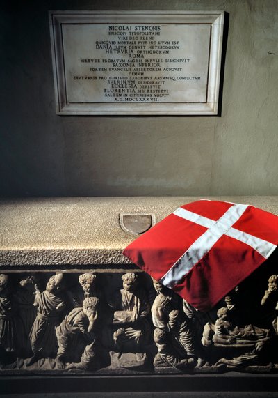 Sarcophage romain utilisé comme tombe de Niccolo Stenone (Niels Stensen ou Steensen), anatomiste et géologue - Roman Roman
