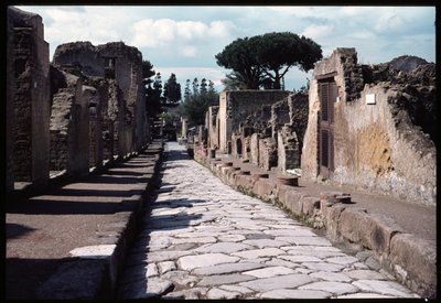 Rue descendant vers le lido, 5ème siècle av. J.-C. - 1er siècle apr. J.-C. - Roman Roman