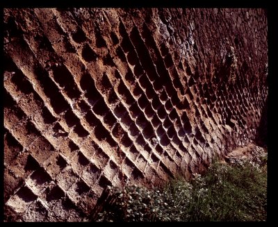 Vue des murs construits avec la technique de construction opus reticulatum, 5e siècle av. J.-C.-1er siècle apr. J.-C. - Roman Roman