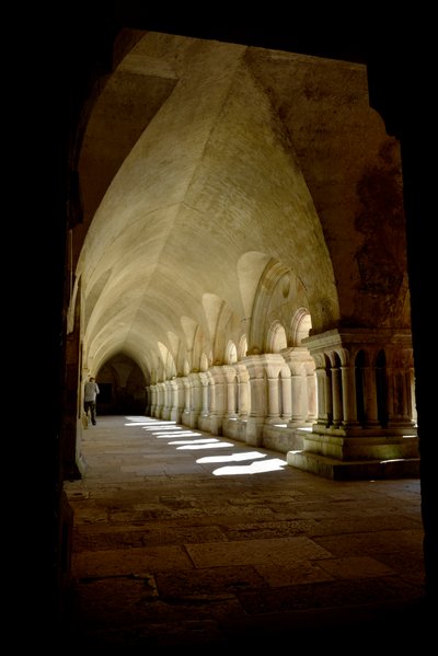 Architecture romane : galerie du cloître de l