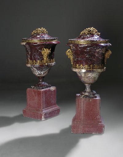 Une paire de vases, vers 1790 - Russian School