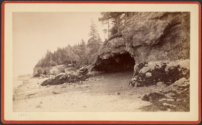[Grotte, peut-être à Mt. Desert, Maine] - S.R. Stoddard