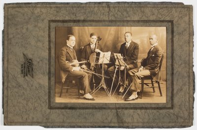 Photographie de Hall Johnson et du Quatuor à cordes noir, vers 1923 - S. Tarr