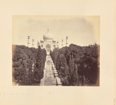 Agra ; le Taj et le jardin, vus depuis la porte d