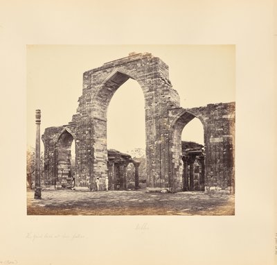 Delhi; le Kutub Minar, la Grande Arche et la Colonne de fer - Samuel Bourne
