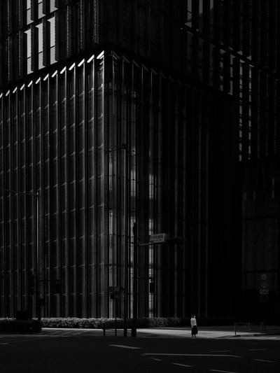 Lumière et ombre en milieu urbain - Satoshi Hata