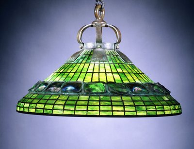 Lustre en bronze et carreaux de verre plombé en forme de carapace de tortue - School American
