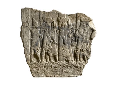 Fragment de relief assyrien montrant des soldats escortant du butin et des captifs de Babylone - School Assyrian