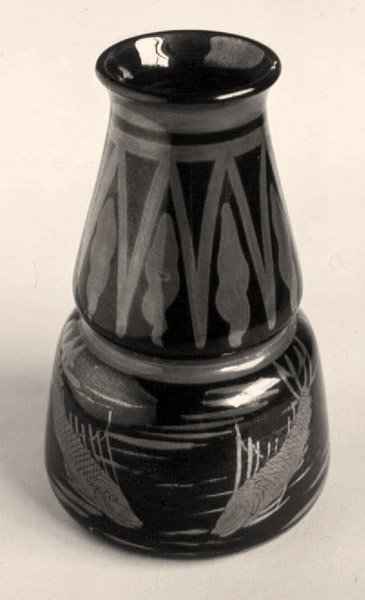 Vase faïence Burmantofts, décoré de lustre cuivré avec glaçure iridescente - School English