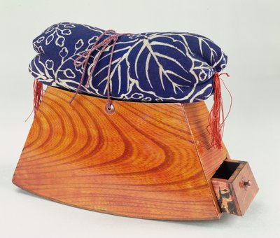 Appui-tête avec coussin et tiroir - Japanese School