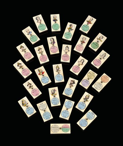 Un ensemble de vingt-sept dominos en ébène et os, représentant des tsars et tsarines russes, vers 1850-1875 - School Russian