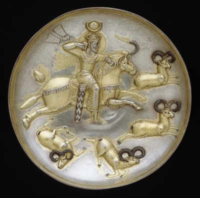 Assiette avec roi chassant des béliers, vers 500 après J.-C. - School Sasanian