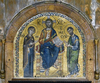 Architecture byzantine : Christ en majesté (Christ en gloire) entre la Vierge et Saint Marc (Deesis), mosaïques réalisées par des artistes vénitiens et redessinées au XVIe siècle. Abside. Basilique Saint-Marc, Venise - School Veneto Byzantine