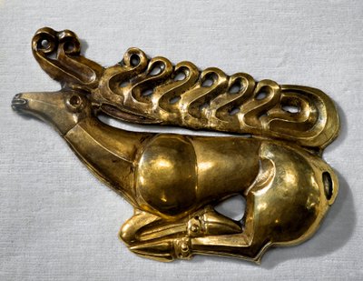 Art scythe : emblème de bouclier en forme de cerf. Objet en or de la fin du VIIe, début du VIe siècle av. J.-C. Saint-Pétersbourg, Musée de l
