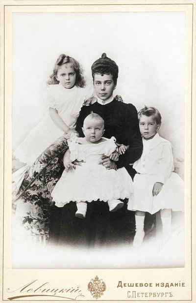 Grande Duchesse Xenia Alexandrovna de Russie avec les enfants Irina Alexandrovna, Andrei..., 1903 - Sergei Lvovich Levitsky