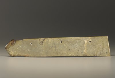 Grand objet en forme de couperet de type kuei (jade) - Shang Dynasty Chinese School