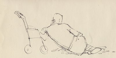 Homme appuyé contre une poussette sur la plage, vers 1950 - Shirley Markham