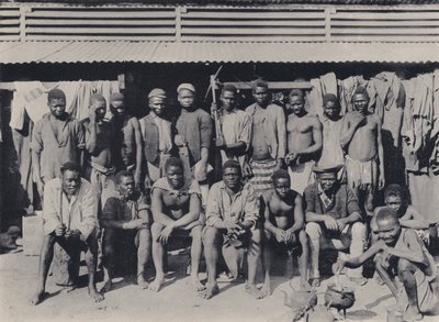Un groupe dans le camp - South African Photographer