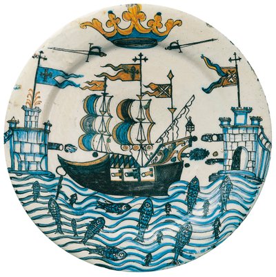 Assiette décorée avec dessins de galion et châteaux surmontés d