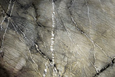 Veines de roche naturelle - Studio Meikle