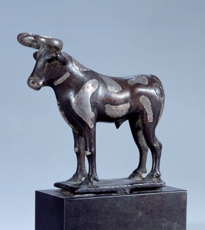 Art de Mésopotamie : Taureau Pie. Sculpture en bronze incrustée d