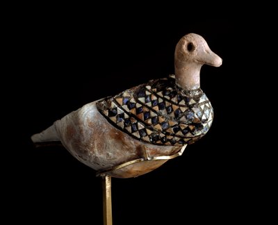 Basse Mésopotamie, Irak, Art sumérien : lampe en forme de canard faite avec une coquille incrustée de lapis-lazuli, calcaire rouge et nacre. 3000 av. J.-C. Bagdad, Musée national d
