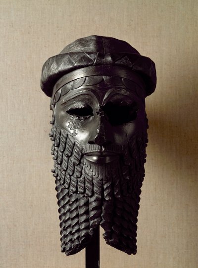 Art sumérien : tête de roi, peut-être Naram-Sin (2254-2218 av. J.-C.). Sculpture en bronze. Vers 2250 av. J.-C. Dim. 36x20 cm Bagdad, Musée national d