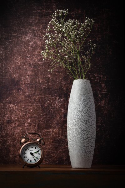 Horloge vintage et fleurs - Sumit Dhuper