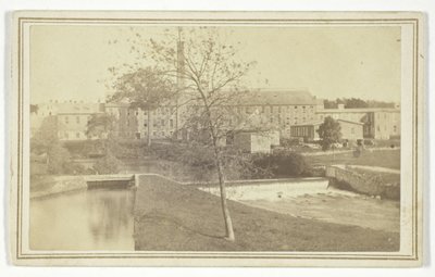 Sans titre (rivière avec chutes et bâtiment d