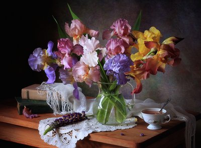 Nature morte aux iris colorés - Tatyana Skorokhod