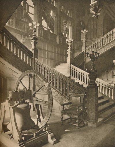 Magnifique escalier de Grocers Hall et la grande cloche flamande nommée Martin, vers 1935 - Taylor