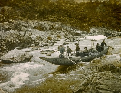 Un bateau dans les rapides de la rivière Hozu, Kyoto vers 1900 - 1915 (photographie) - Teijiro Takagi