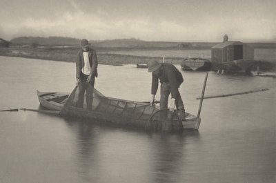 La prise du filet à anguilles, 1886 (photo) - Thomas Frederick Goodall
