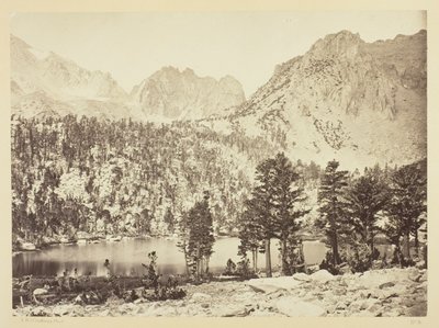Lac alpin dans la Sierra Nevada, Californie - Timothy O