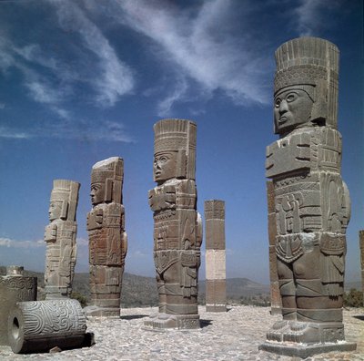 Colonnes atlantes sur la pyramide B en forme de guerriers toltèques - Toltec Toltec