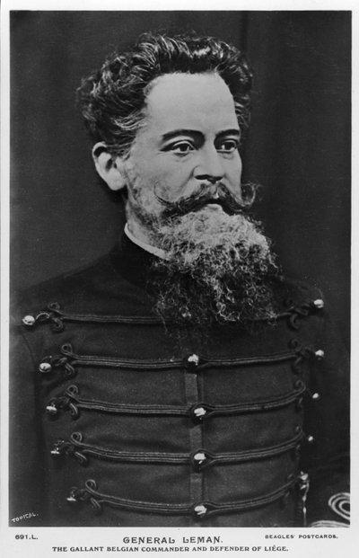 Général Leman, le vaillant commandant belge et défenseur de Liège, vers 1914-1918 - Topical Press Agency