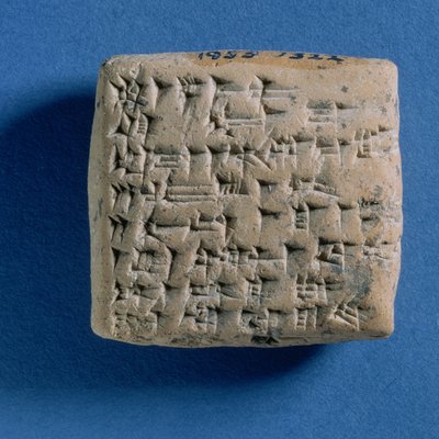 Tablette gravée avec une lettre de Tirirsama au roi Niqmepa, d