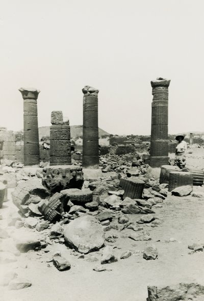 Colonnes et ruines du temple de la Grande Enceinte, Musawwarat es Sufra, Soudan, photographie d